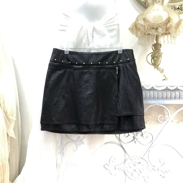 snakeskin texture studded zip mini skirt