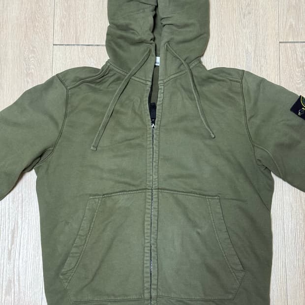 22년 FW 스톤아일랜드 후드집업 올리브그린 L사이즈