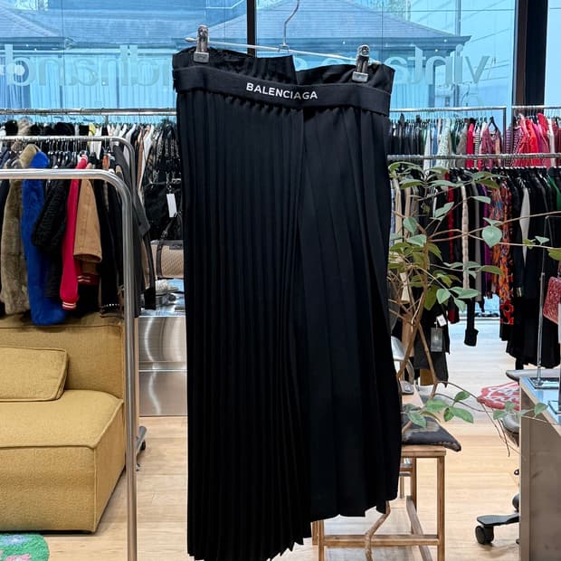 발렌시아가 블랙 플리츠 밴딩 랩 미디스커트