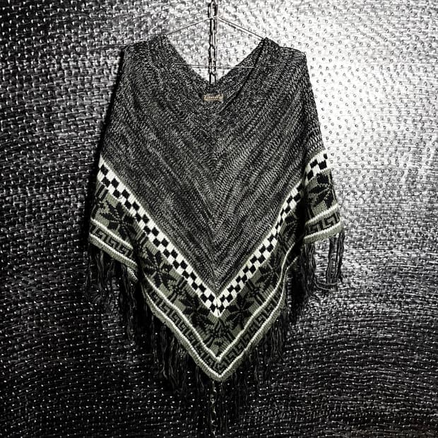 Vanity Glamourous 프린지 판초 니트