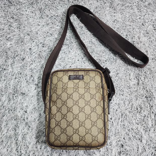 구찌 GG 슈프림 메신저백 크로스백