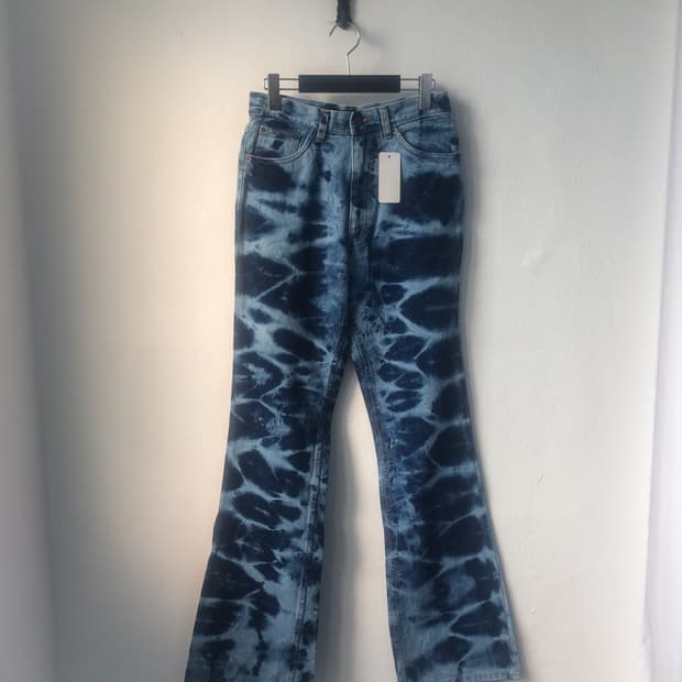 Washing denim pants