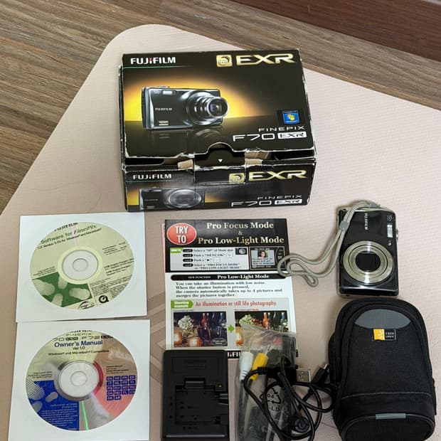 후지필름 F70EXR 풀박스 판매합니다