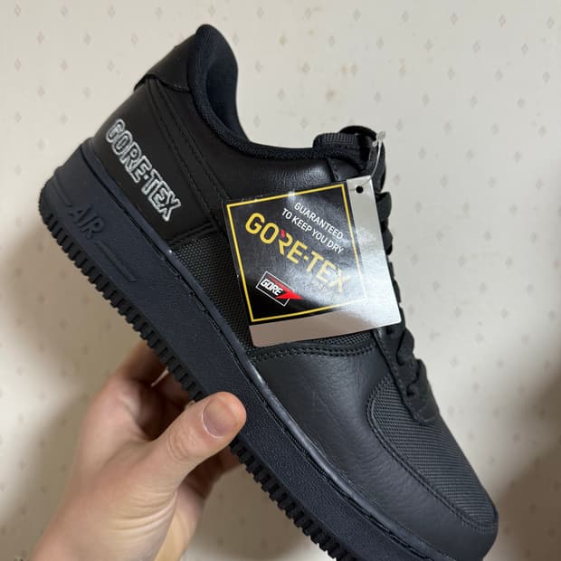 나이키 에어포스1 고어텍스 블랙 255