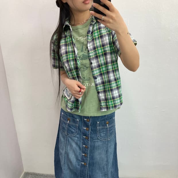 초록 패치 반팔 셔츠