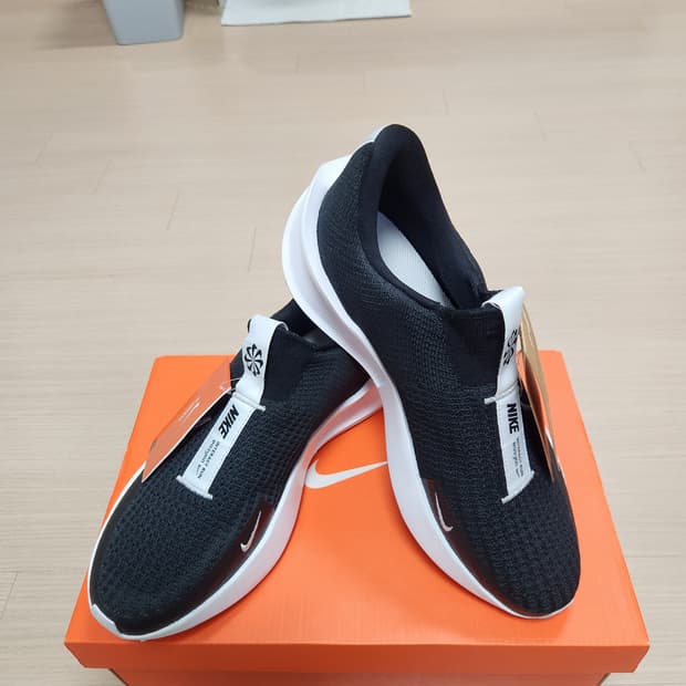 나이키 인터랙트 런 이지온 270 새제품