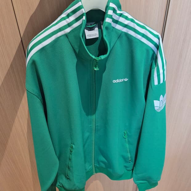 아디다스 레트로 트레포일 트랙탑