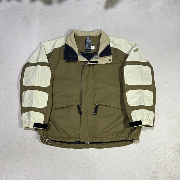 (L)나이키acg 바람막이
