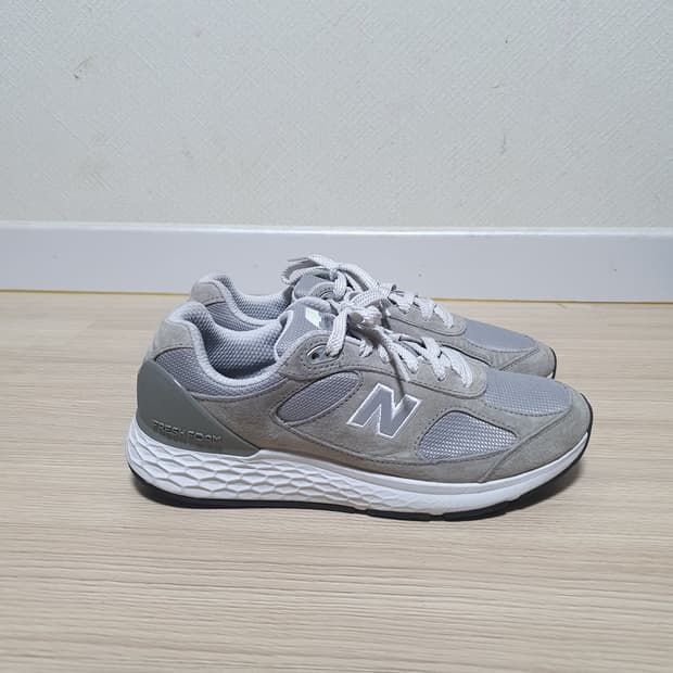 뉴발란스 1880 그레이 운동화 260
