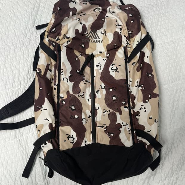 그레고리 x 뉴발란스 x 빔즈플러스 초코칩 카모 데이팩