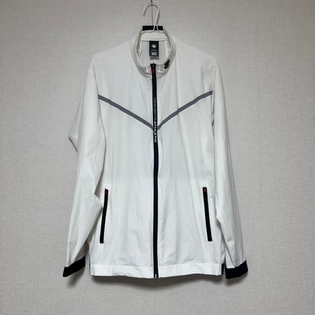 데상트 바람막이 2XL 팝니다!