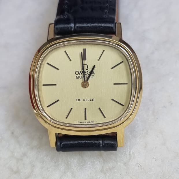 오메가 드빌 샴페인 골드 다이얼 쿼츠 여성시계