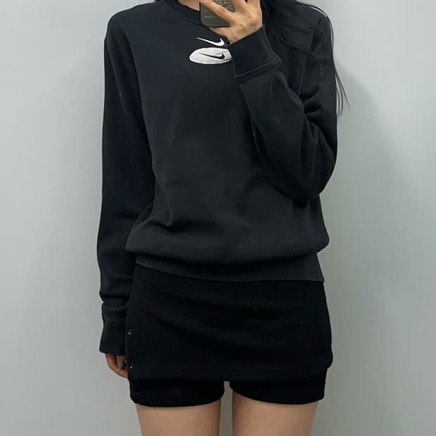 나이키 더블스우시 블랙 맨투맨