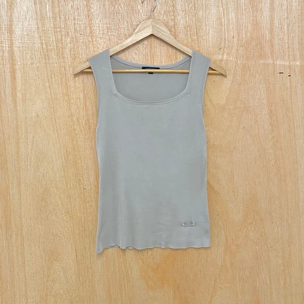 BURBERRY sleeveless 버버리 스퀘어넥 슬리브리스