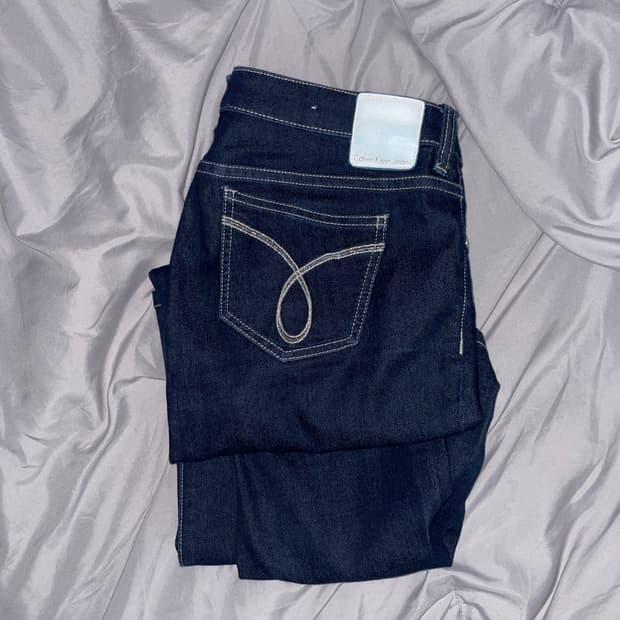 캘빈클라인진 여성 로우라이즈 부추컷 슬림핏