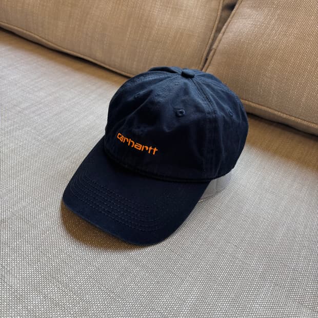 칼하트 WIP 매디슨 로고 캡 (네이비/오렌지 자수)