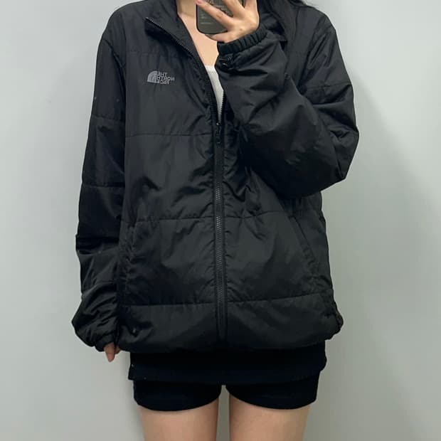 노스페이스 스몰로고 블랙 경량 패딩 