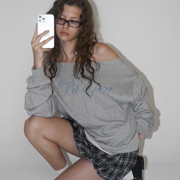 (새상품) 블랙업 키피니 보트넥 프린팅 긴팔티 오프숄더 원숄더