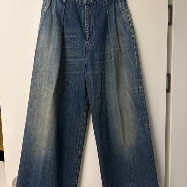 그라프페이퍼 SELVAGE DENIM TWO TUCK WIDE PANTS
