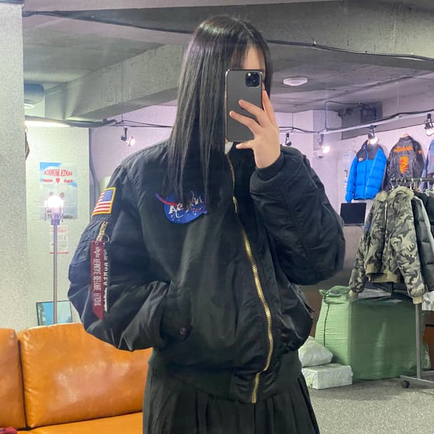 알파 인더스트리 MA-1 아폴로 나사 리버시블 봄버 자켓 B3554