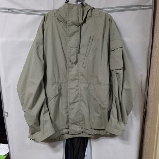 무신사 스탠다드 시티레저 후디드 쉘 파카 라이트 카키