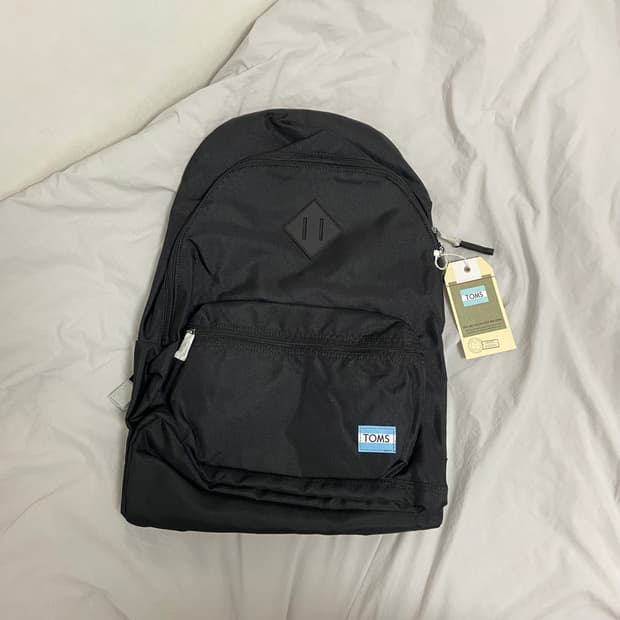 TOMS 블랙 백팩 새상품 