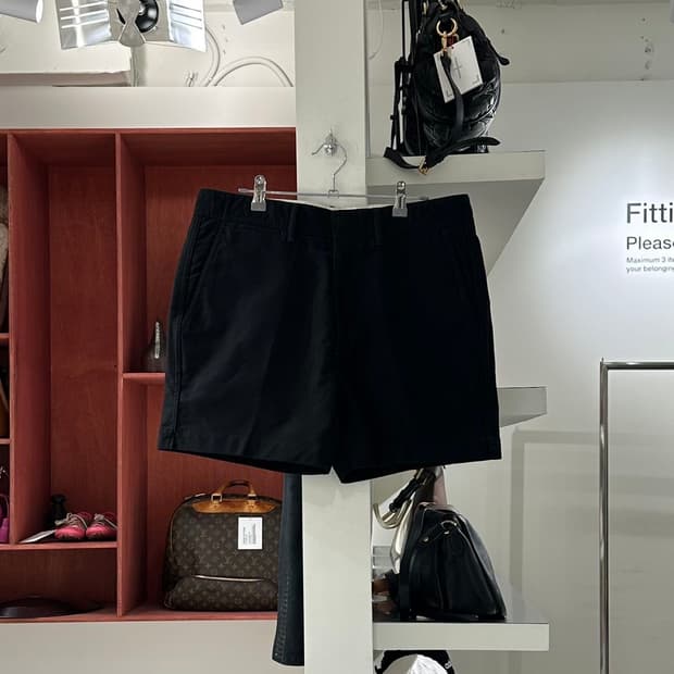 톰포드 블랙 레더탭 포인트 쇼트팬츠
