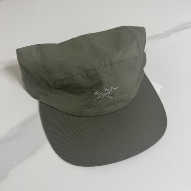 아크테릭스 에어리어스 5패널 캡