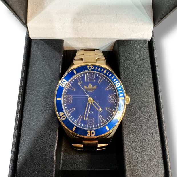 아디다스 Y2K 멜버른 금장 시계 