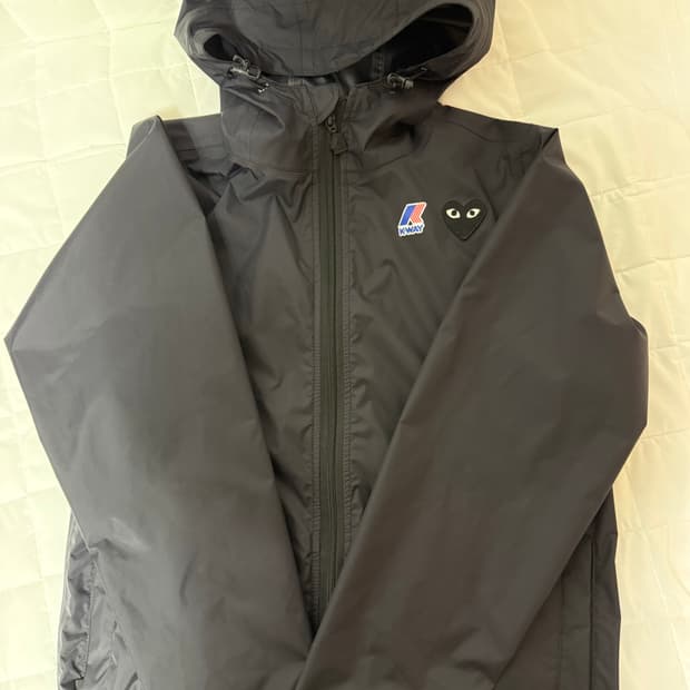 꼼데 까웨 콜라보 바람막이