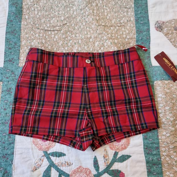 BODYLINE 클래식 레드 타탄체크 하이웨스트 숏팬츠