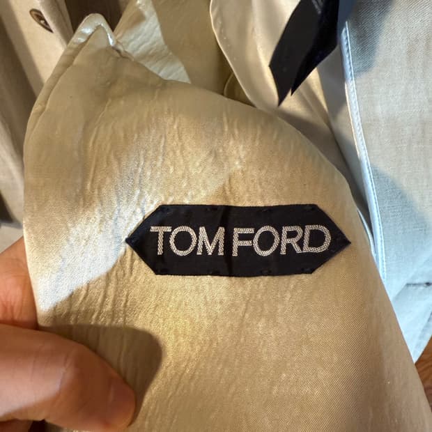 톰포드 코트 판매 합니다.