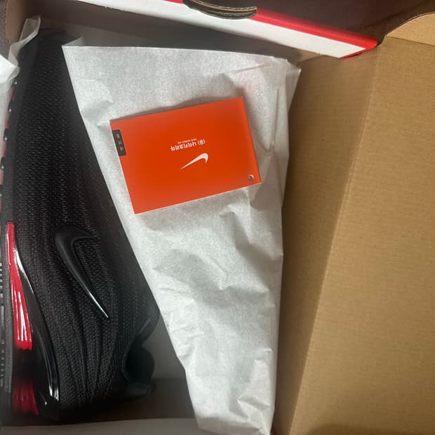 W 나이키 샥스Z 블랙 유니버시티 레드