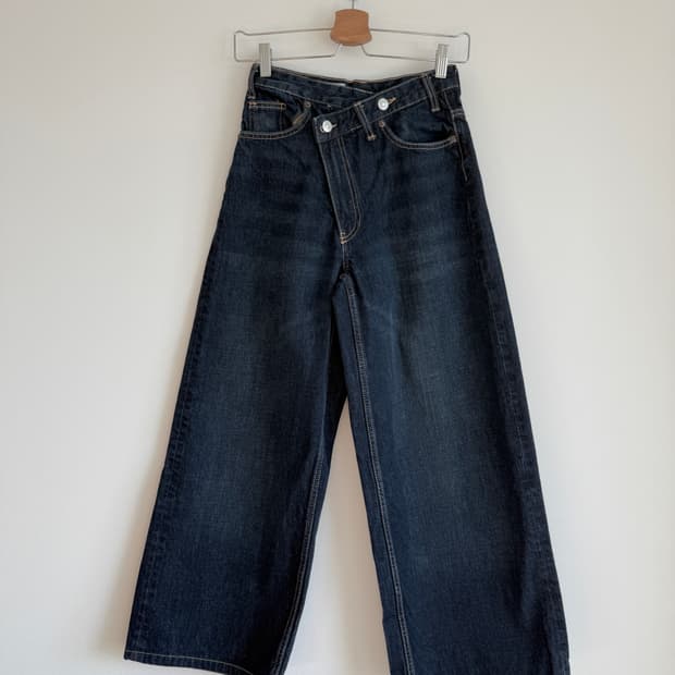 자라(ZARA) 비대칭 데님 청바지