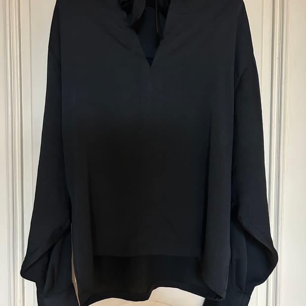 마쥬 케이프 실루엣 블라우스