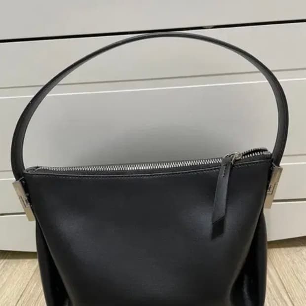 오소이 토트백 블랙