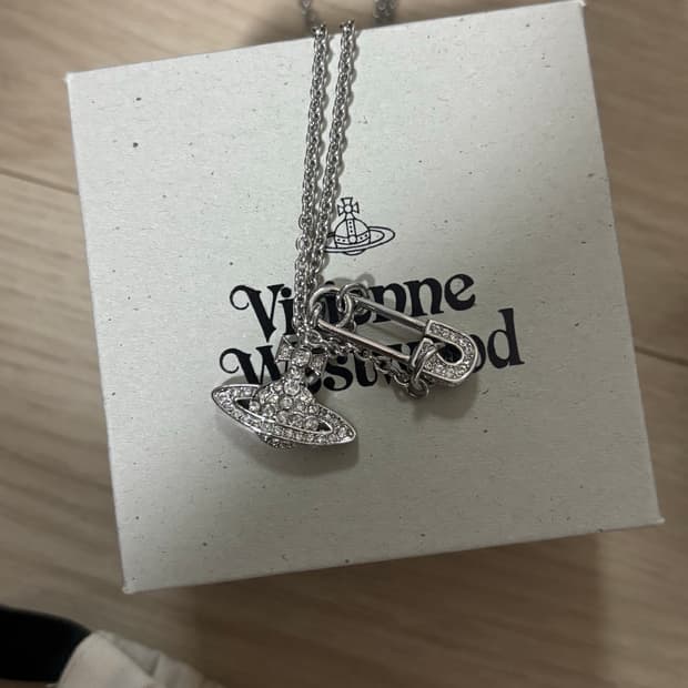 비비안웨스트우드 루크리스 목걸이