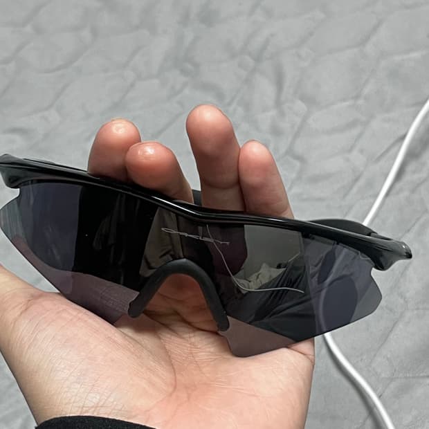 오클리 M 프레임