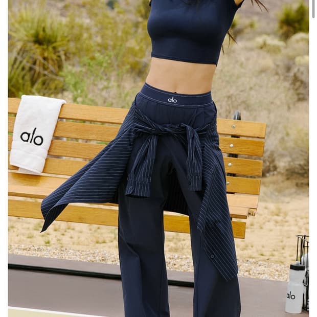 Alo 알로 수트업 트라우저 레귤러 S 네이비 새상품