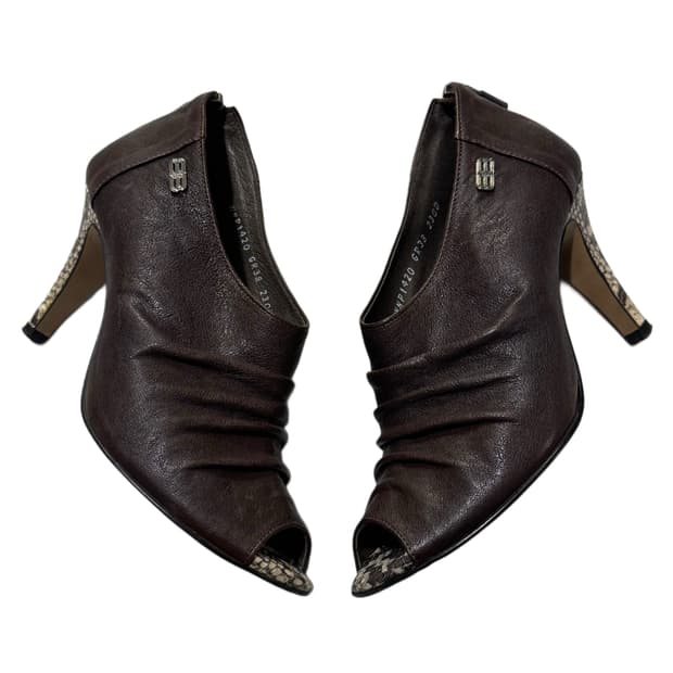 발렌시아가 오픈 토 레더 파이톤 힐