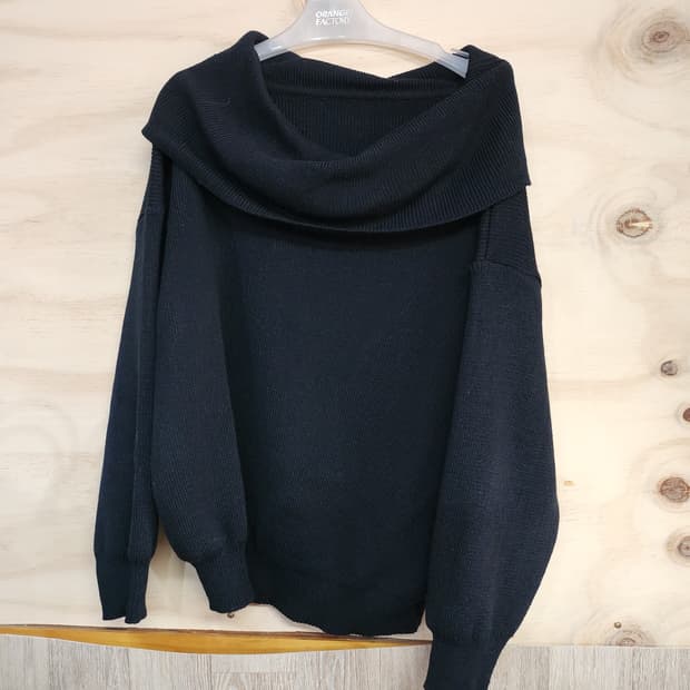 181) 오프숄더 니트 스웨터