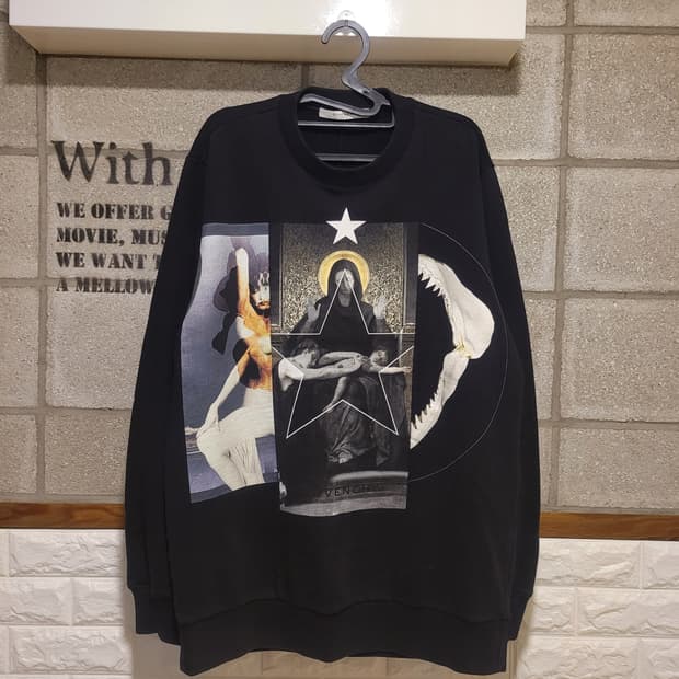 지방시 성모마리아 오버 맨투맨 M