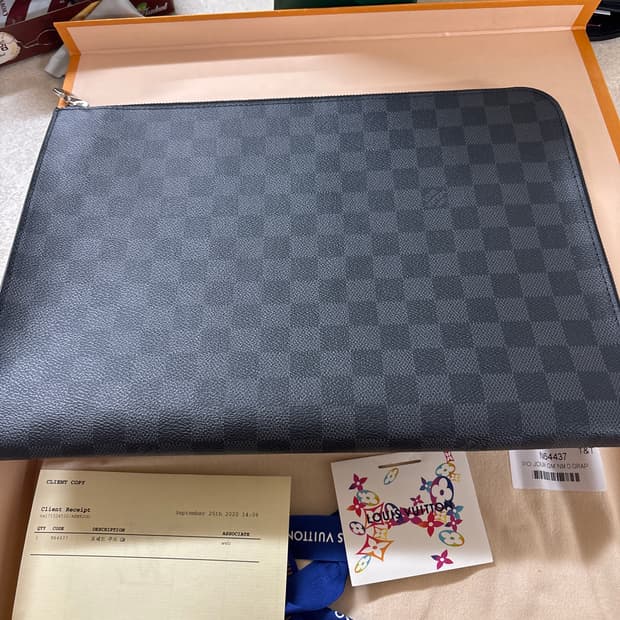 루이비통 포쉐트 주르 GM 다미에 클러치 판매합니다.