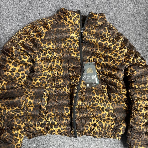 언더마이카 레오파드 경량패딩 우주매물(1사이즈)