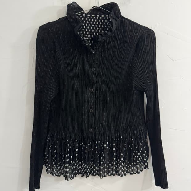 dot detail pleats shirt