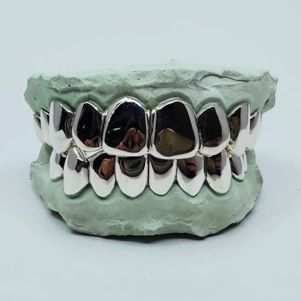 @smilewear_grillz 커스텀 그릴즈