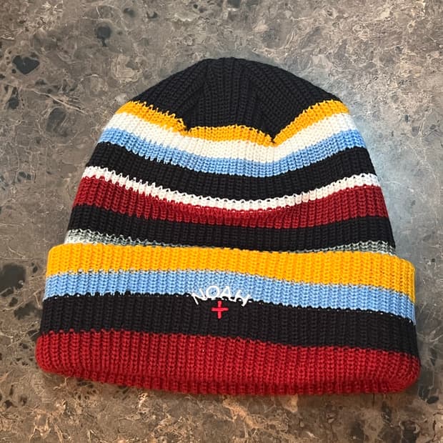 노아 멀티 스트라이프 비니