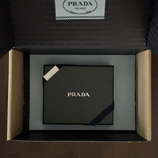 PRADA 카드지갑