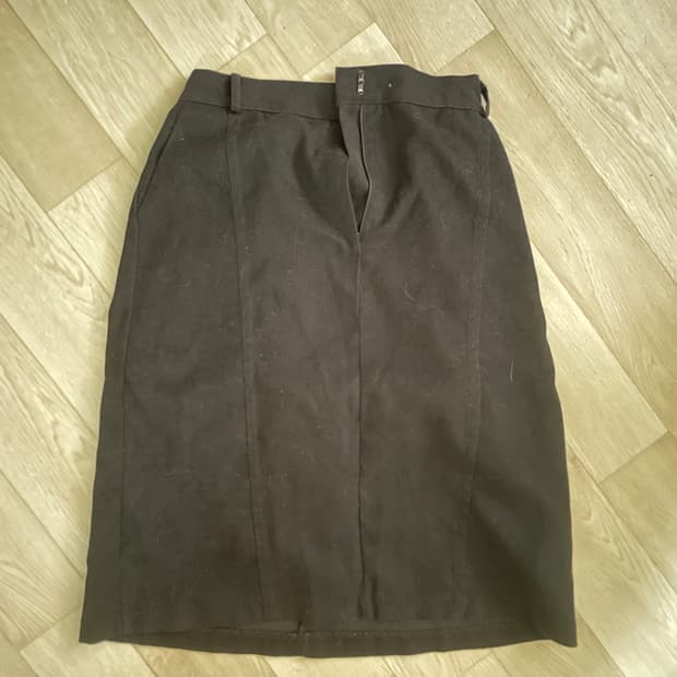 블랙 미디 스커트