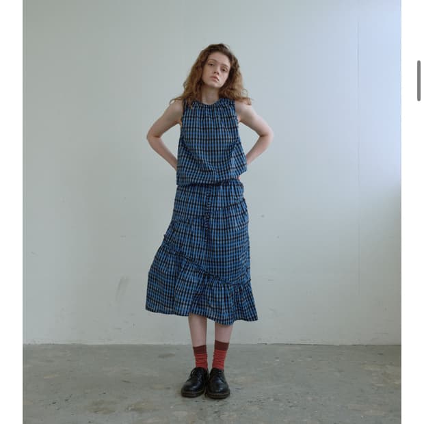 엔조블루스 스트링 슬리브리스 탑 /셔링 밴딩 스커트 (blue)